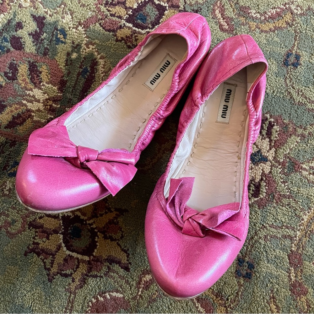 miu miu leather ballet flats with bow on toe